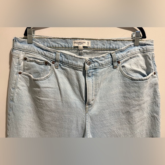 Abercrombie Curve Love 90s Straight Jeans 33W / 16 Mid Rise Light Wash - Picture 4 of 5
